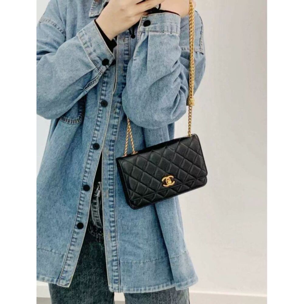 Chanel Women Pre-Loved Bag Very Good Condition - Picture 2 of 6